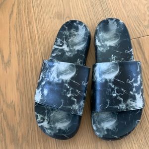 Gently worn athletic slip on sandals Calia brand size 9